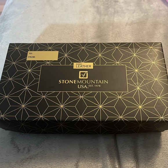 Stone Mountain Leather Wallet - Picture 9 of 9